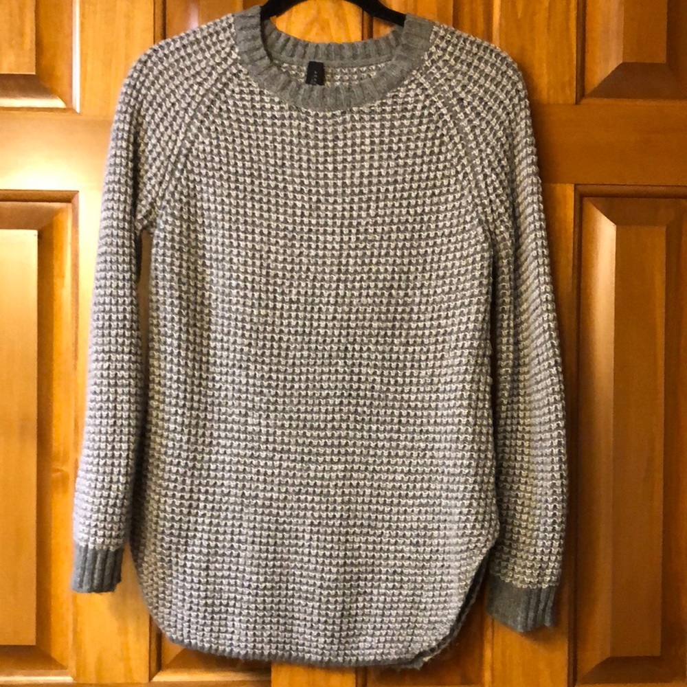 Aeropostale gray Lightweight sweater. Excellent condition. Only worn once.